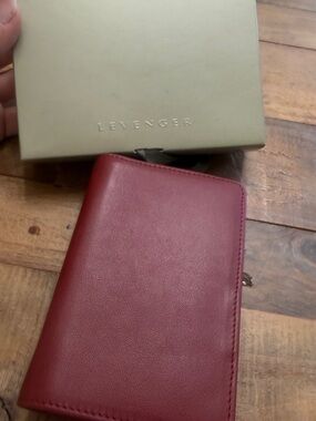 NWT Levenger leather playing Cards Wallet in Burgundy Red